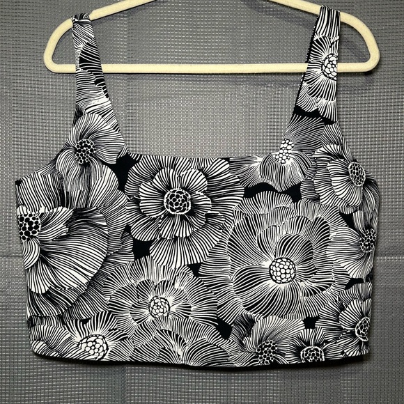 Express Monochrome Floral Patterned Top - Picture 1 of 3